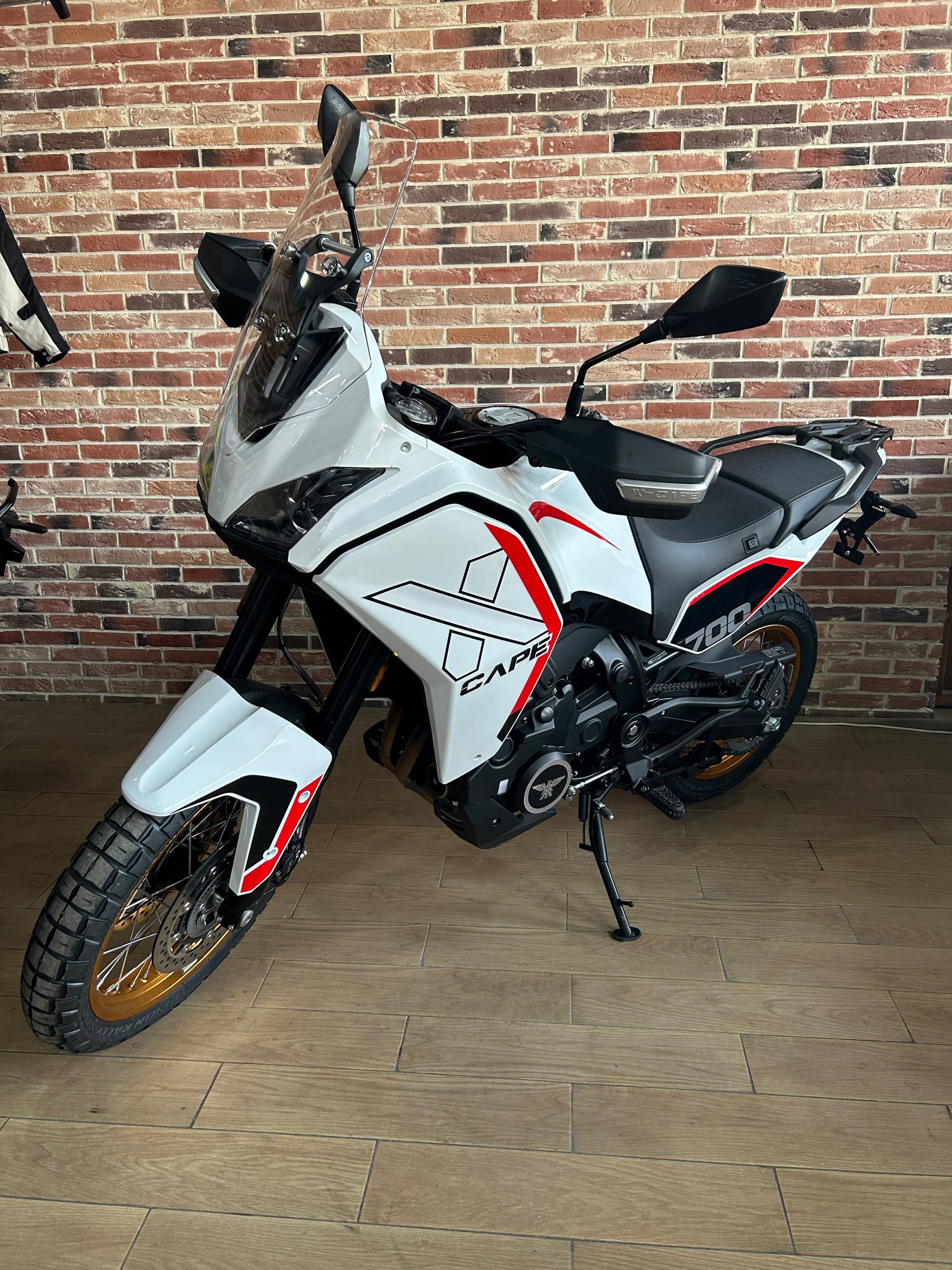Мотоцикл Motomorini X-CAPE 700 - Gold Spoke Wheels