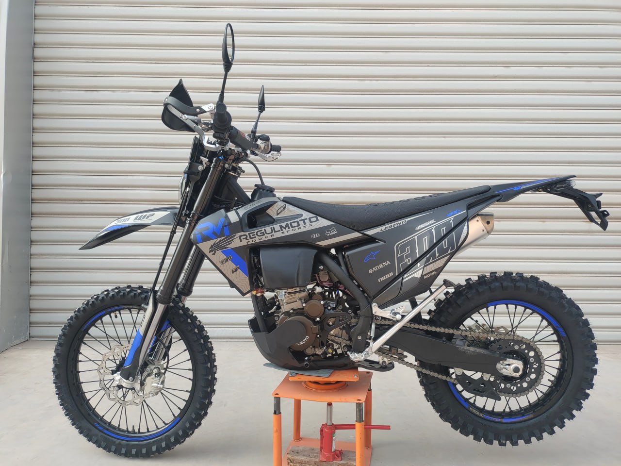 Мотоцикл Regulmoto LEGEND NB 300 (Черный/Синий)