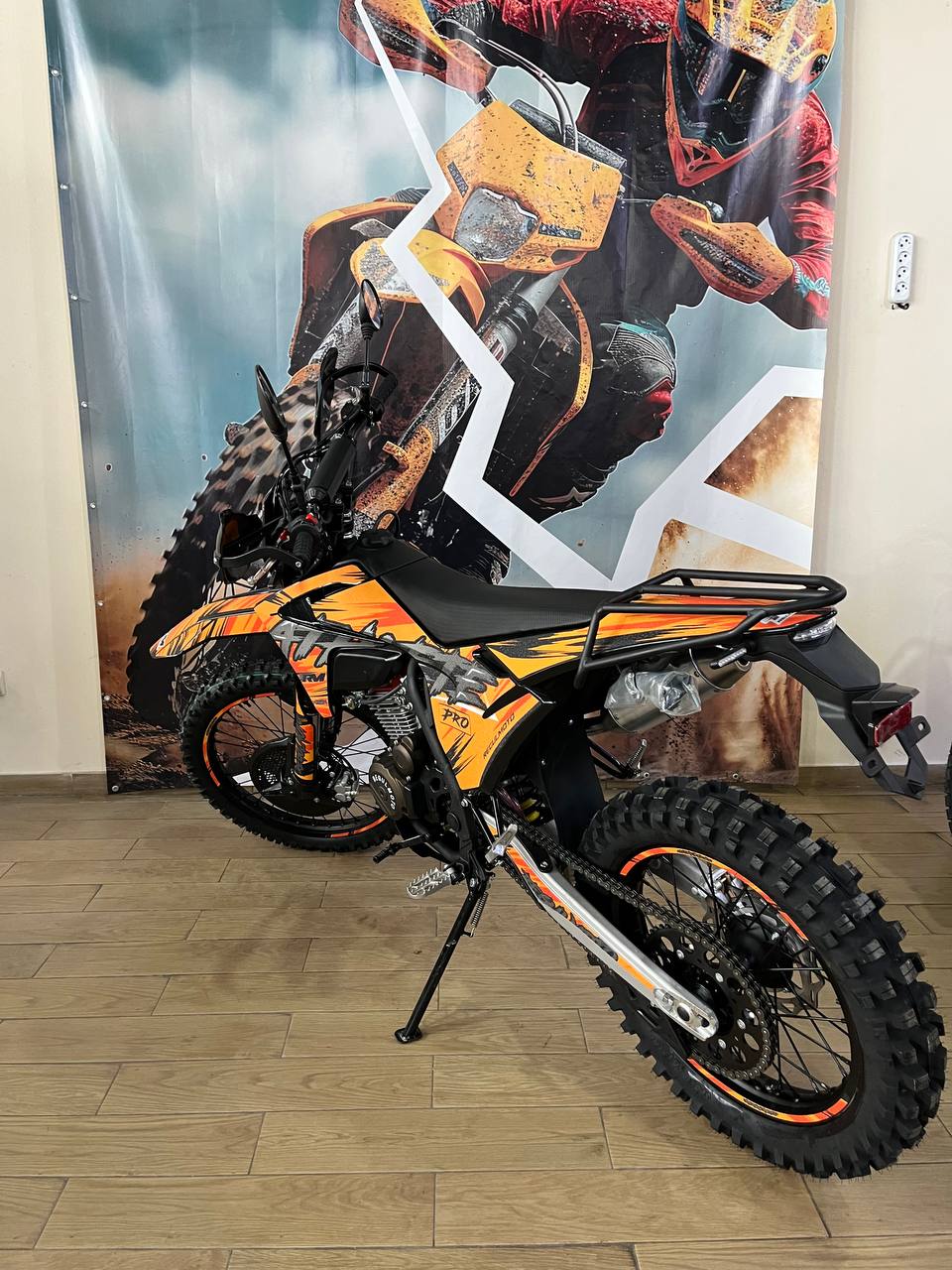 Мотоцикл Regulmoto ATHLETE PRO NEW (Черный/Оранжевый)